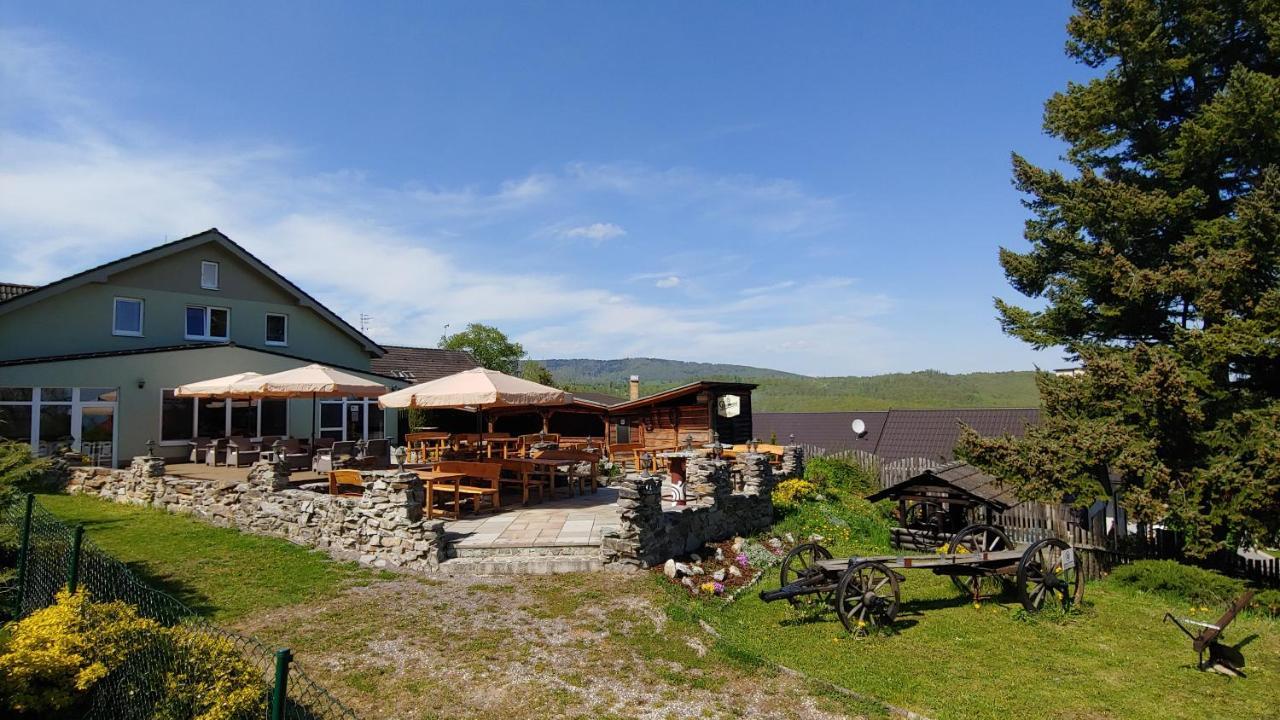 Pod Hradom Restaurant & Pension Topoľčany Exterior foto
