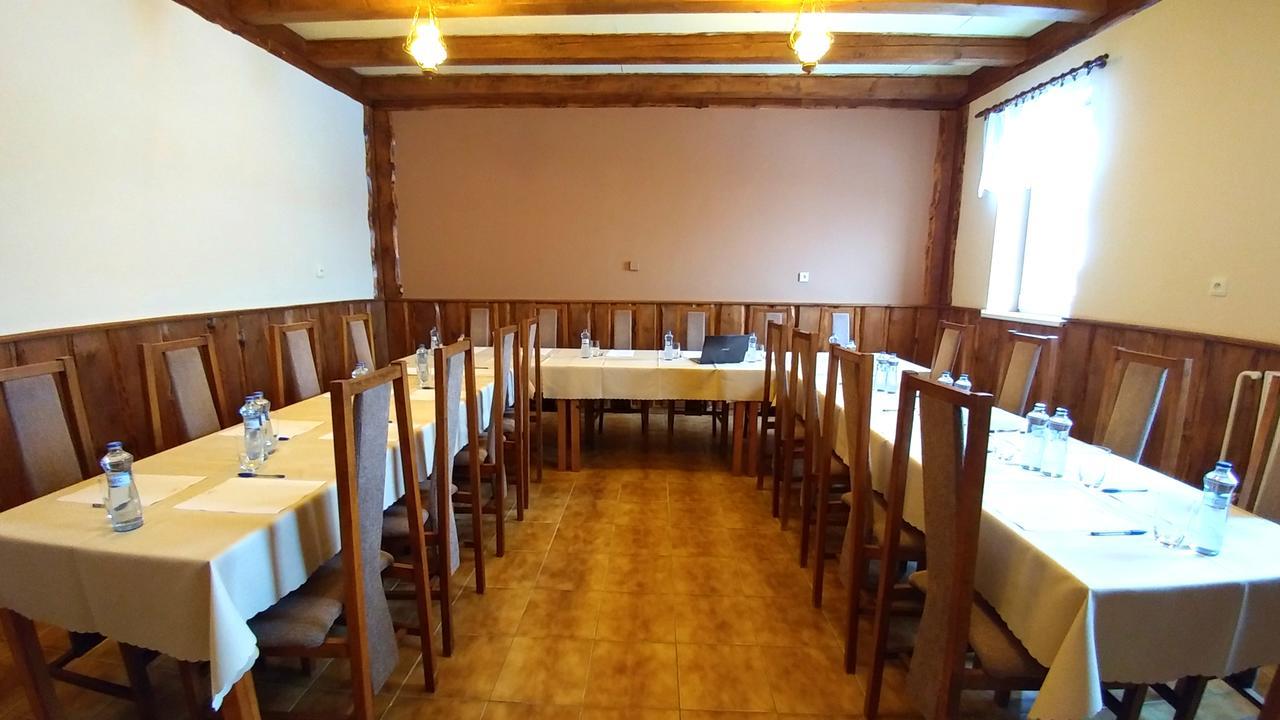 Pod Hradom Restaurant & Pension Topoľčany Exterior foto
