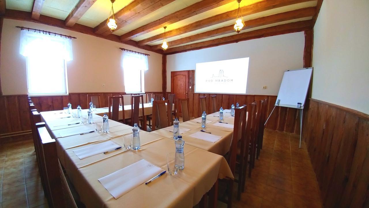 Pod Hradom Restaurant & Pension Topoľčany Exterior foto